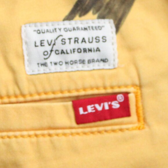 Levi's Xx Chino Taper II Yellow Hummingbird Pattern Shorts Men's Size 31 x 9.5 - Picture 7 of 9